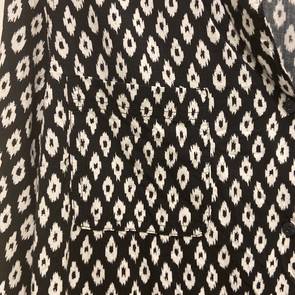 Button Down blouse - Picture 2 of 4